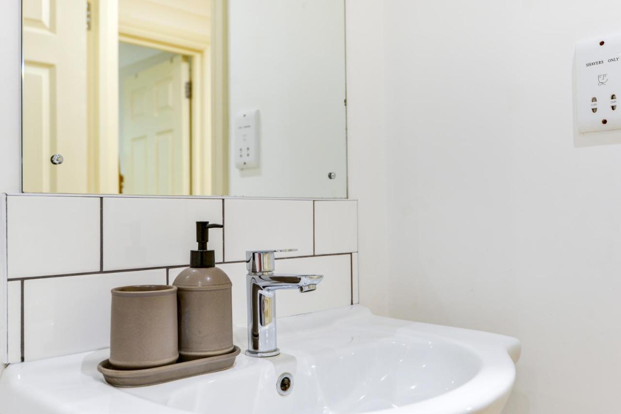 Redhill Town Centre Apartment By Livingo Exteriér fotografie